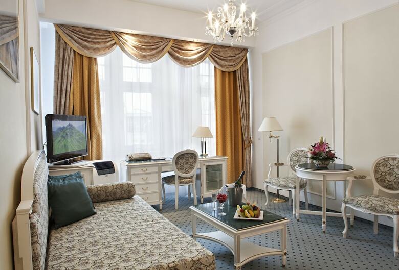 Hotel Ambassador-zlat� Husa