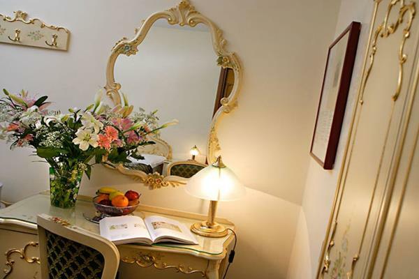 Hotel Commercio E Pellegrino