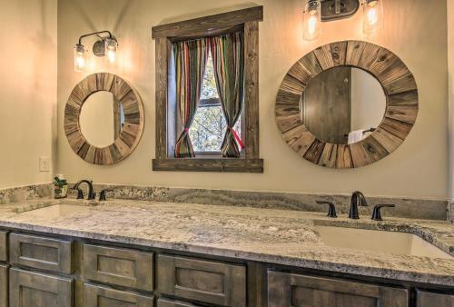 Custom Mountain Home Views, Hot Tub And Fire Pit!