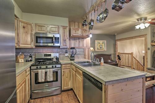 Apartamento Rustic Condo With Patio Walk To Angel Fire Resort!