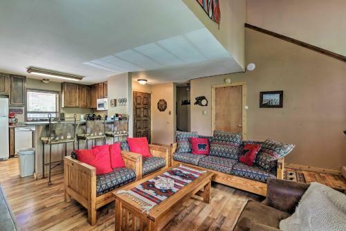 Apartamento Spacious Rustic Condo With Deck, Short Walk To Slopes