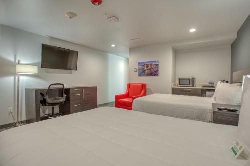 Hotel Post Time Inn