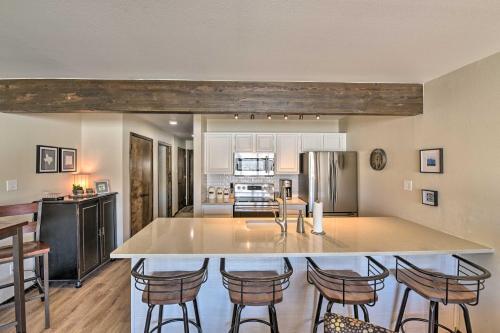 Apartamento Modern Couples Condo With Loft And Wheeler Peak View!