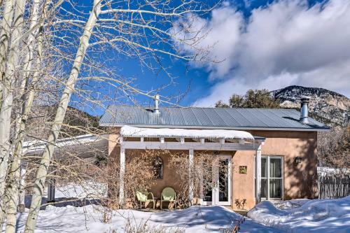 Eclectic Cabin With Kiva, 11 Mi To Taos Ski!