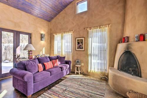 Eclectic Cabin With Kiva, 11 Mi To Taos Ski!