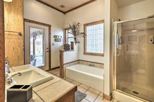 Pet-friendly Clovis Home With Yard, Pergola And Hot Tub
