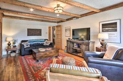 Pet-friendly Clovis Home With Yard, Pergola And Hot Tub