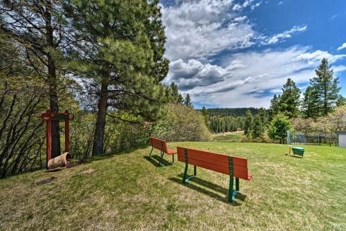 Cozy Outdoorsy Haven By Golf Course With Deck!