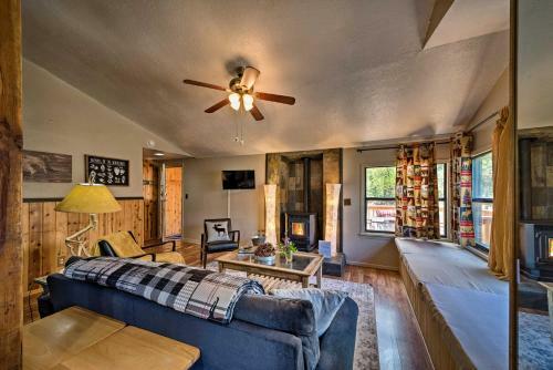 Cozy Outdoorsy Haven By Golf Course With Deck!