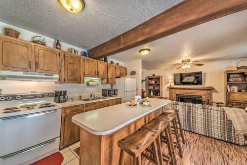 Charming Cloudcroft Cabin With Private Hot Tub!