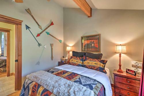 Grinning Bear Lodge With Deck, 5mi To Resort!