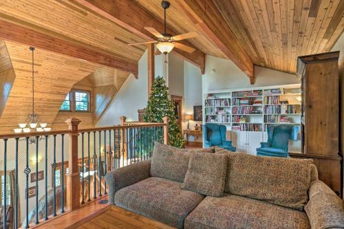Grinning Bear Lodge With Deck, 5mi To Resort!