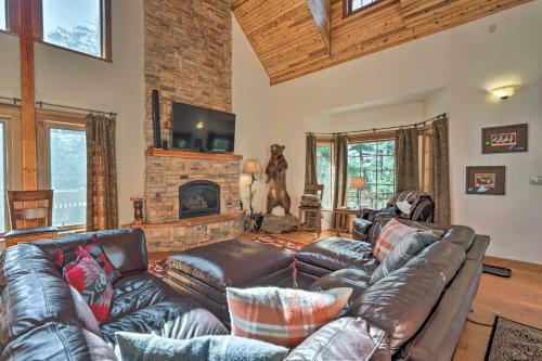 Grinning Bear Lodge With Deck, 5mi To Resort!