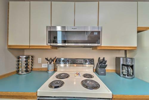 Cloudcroft Townhome With Deck, 1 Mi To Burro Ave