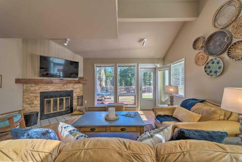 Cloudcroft Townhome With Deck, 1 Mi To Burro Ave