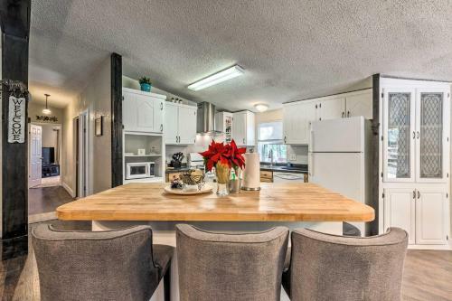 Lincoln Forest Retreat With Wraparound Deck!