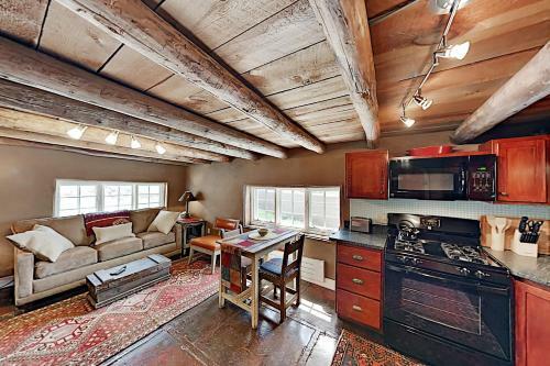 Apartamento Luxe 2-unit Hideaway - Historic Suite & Casita Duplex