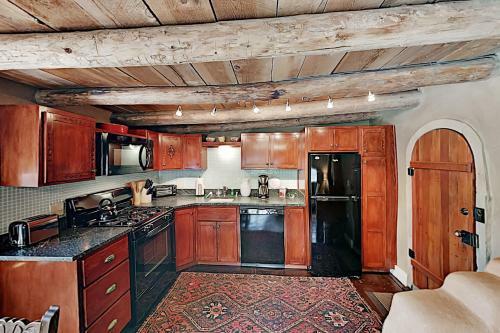 Apartamento Luxe 2-unit Hideaway - Historic Suite & Casita Duplex