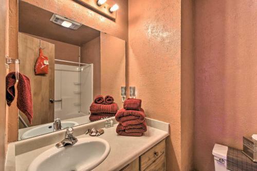 Red River Retreat In Town With Mtn Views And Yard