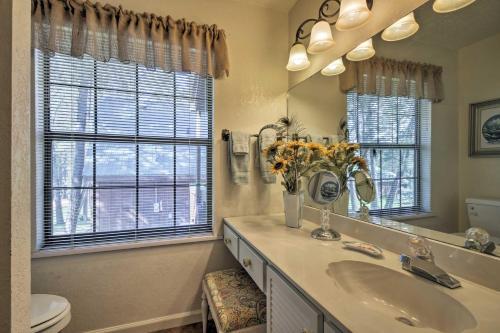 Ruidoso Cabin With Hot Tub And Golf Course Views!