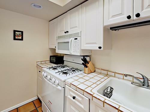 Bishops Lodge Apartment Unit 18 Apts
