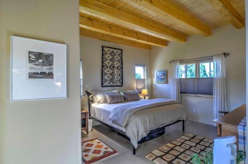 Hidden Santa Fe Gem - Nestled In Tesuque Hills!