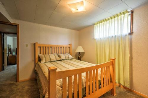 Bright Springer House With Patio And Orchard Views!