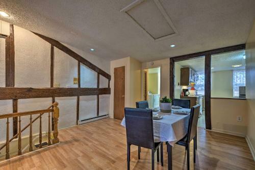 Albany Apartment Steps From The New York Capital