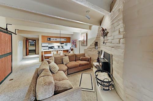 Apartamento Chic Forest-view Condo With Balcony - Near Slopes! Condo
