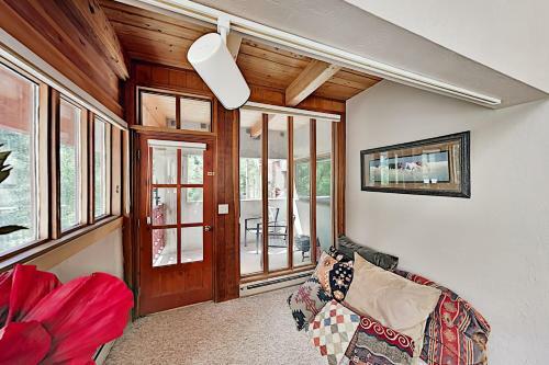 Apartamento Mountain Retreat With Serene Balcony Condo