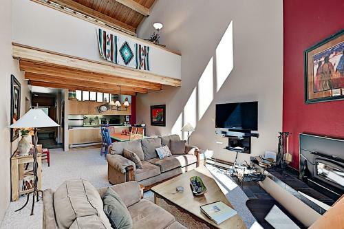 Apartamento Mountain Retreat With Serene Balcony Condo