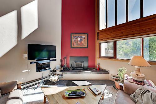 Apartamento Mountain Retreat With Serene Balcony Condo