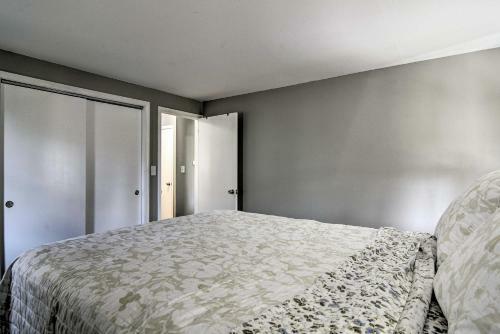 Renovated Buffalo Home With Screened-in Patio!