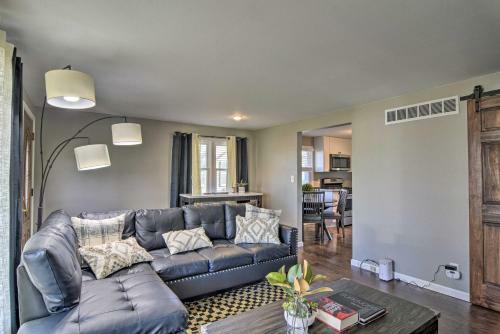 Renovated Buffalo Home With Screened-in Patio!