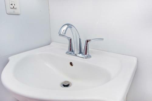 Midtown East Furnished Apartment