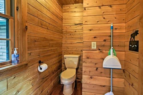 Stellar Wilmington House On 20 Wooded Adk Acres!