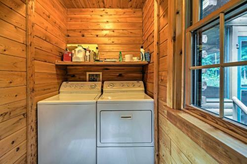 Stellar Wilmington House On 20 Wooded Adk Acres!