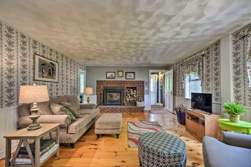 Historic Farmhouse With Deck In The Catskills!