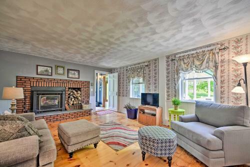 Historic Farmhouse With Deck In The Catskills!