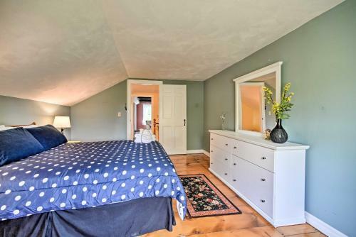 Historic Farmhouse With Deck In The Catskills!