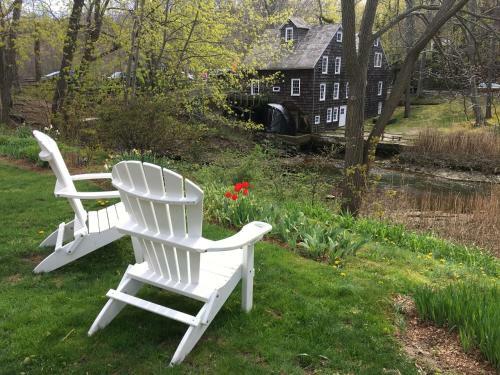 The Stony Brookside Bed & Bike Inn