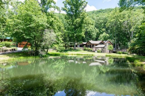 Cool Stream Lodge Cabin