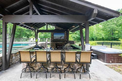 Cool Stream Lodge Cabin