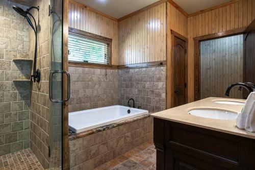 Cool Stream Lodge Cabin