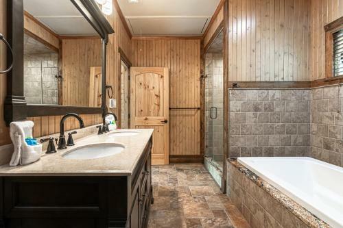 Cool Stream Lodge Cabin