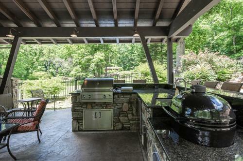 Cool Stream Lodge Cabin