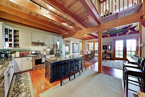 Eagles Wing Lodge - Game Room & Epic Sunset Views Home