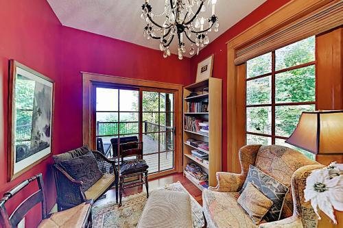 Eagles Wing Lodge - Game Room & Epic Sunset Views Home