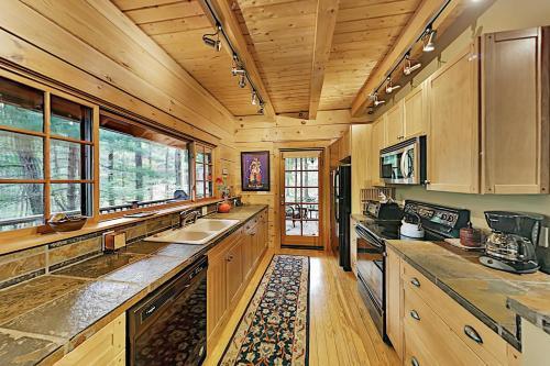 2-cabin Getaway - Elkhorn Cabin, Eagles Wing Lodge Home