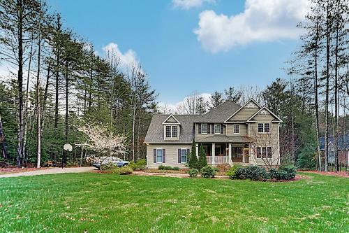Designer Estate With Chef's Kitchen & Home Theater Home